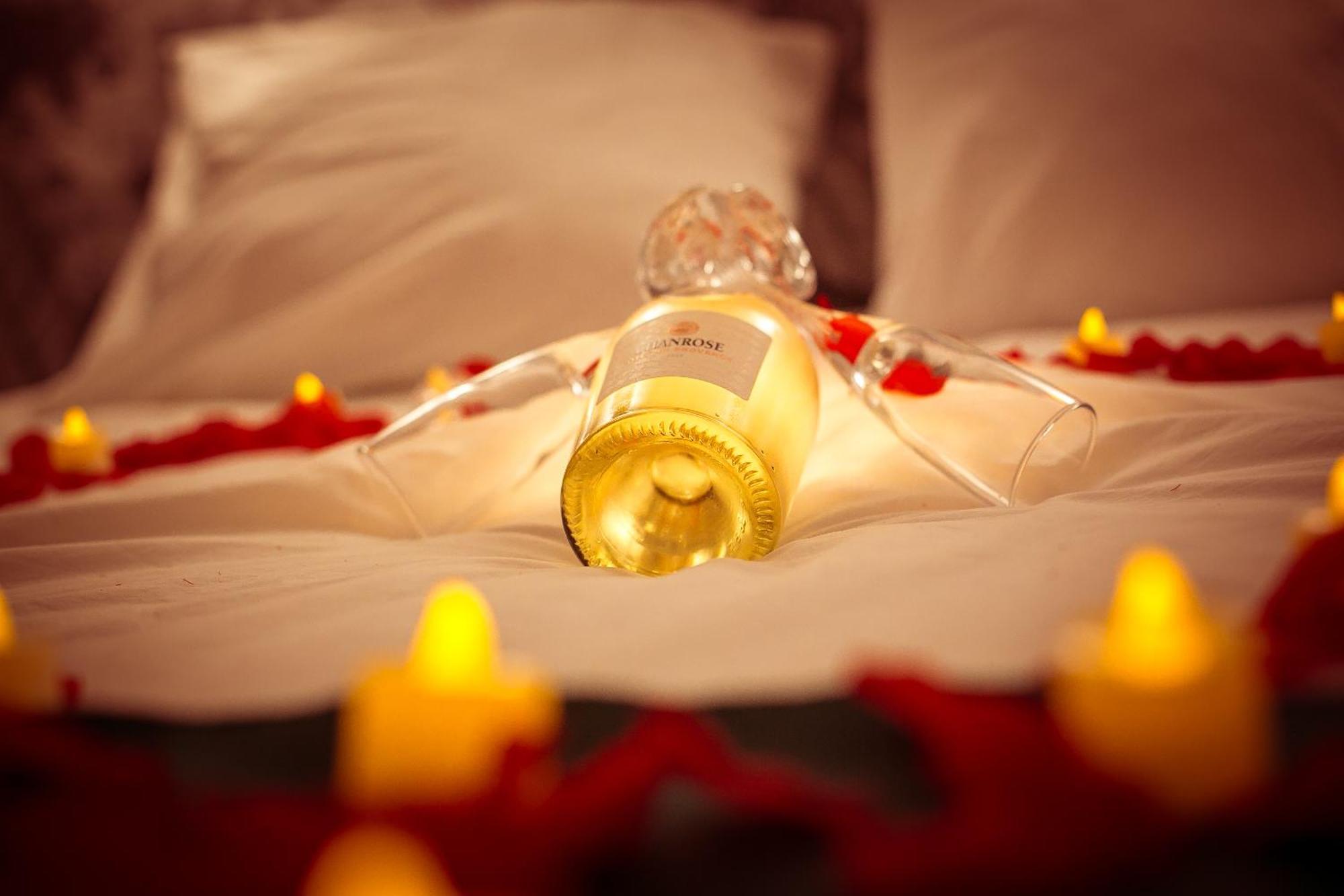 Love Room Du Mont D'Or - Baignoire Spa - Minibar Offert 马赛 外观 照片